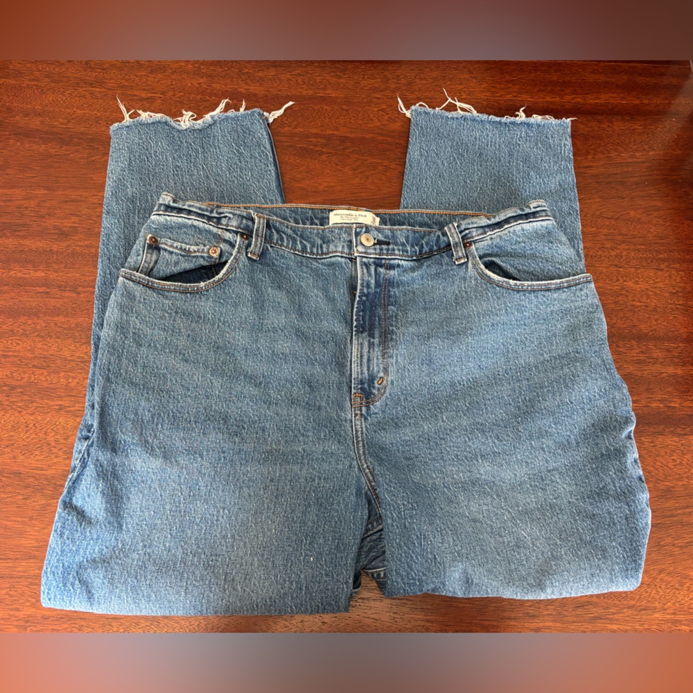 Abercrombie 90’s Straight Ultra High-Rise Jean